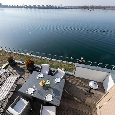 Sea Bay Apartment *